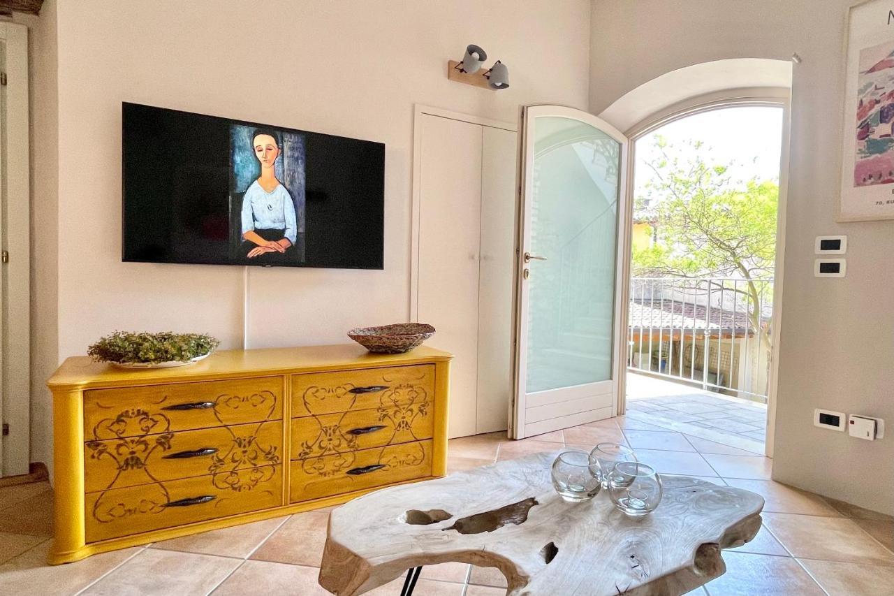 Borgo Dei Sogni Apartment San Felice del Benaco Bagian luar foto