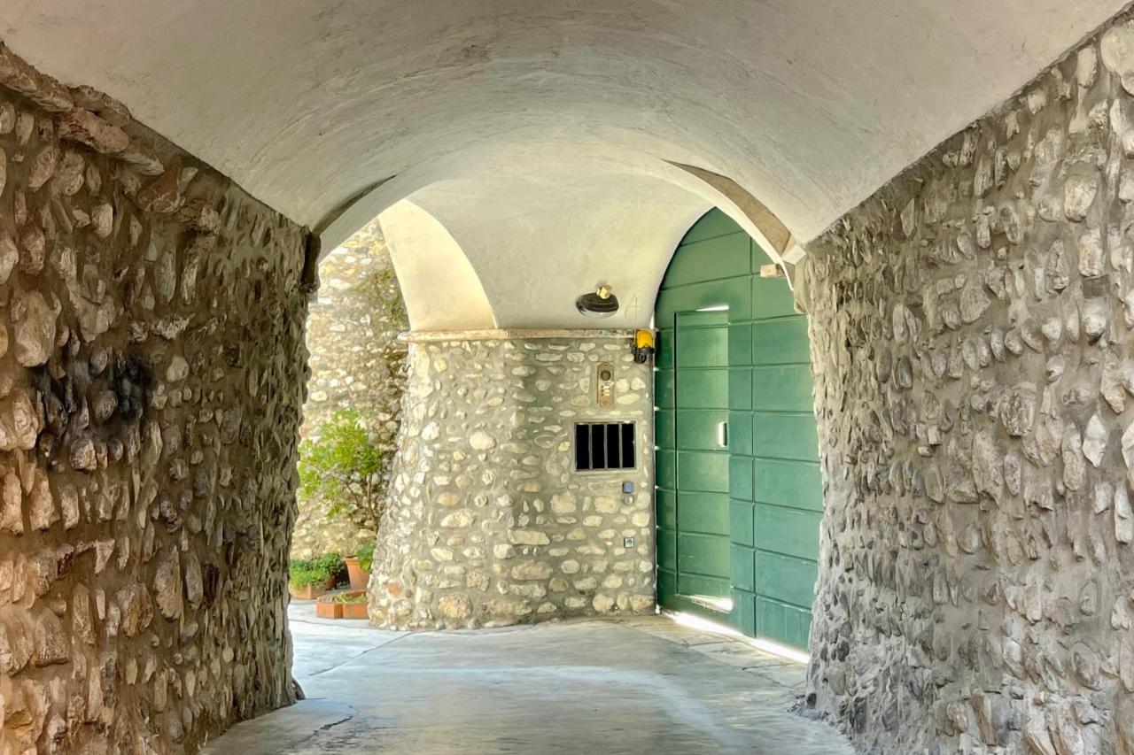 Borgo Dei Sogni Apartment San Felice del Benaco Bagian luar foto