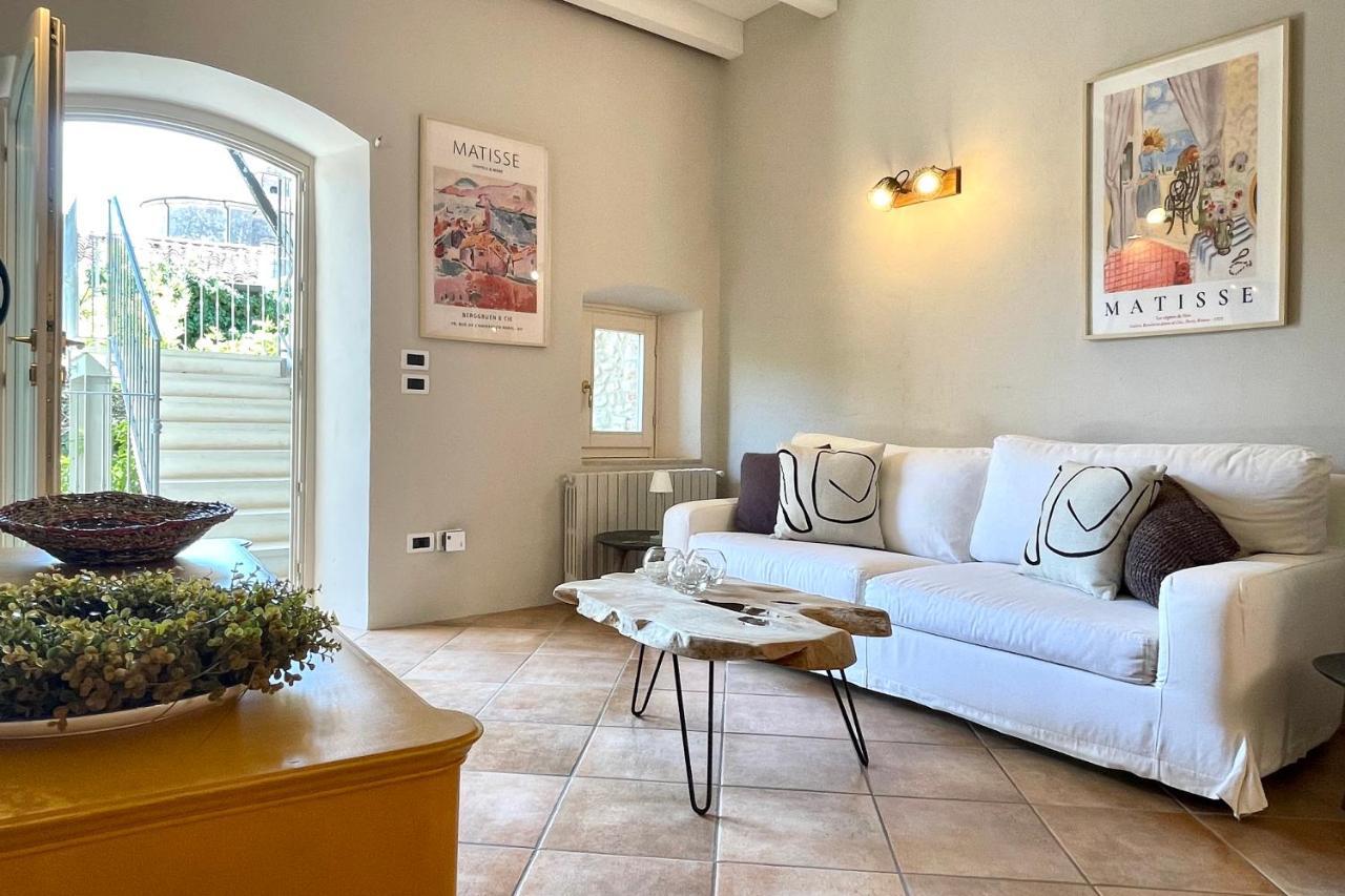Borgo Dei Sogni Apartment San Felice del Benaco Bagian luar foto