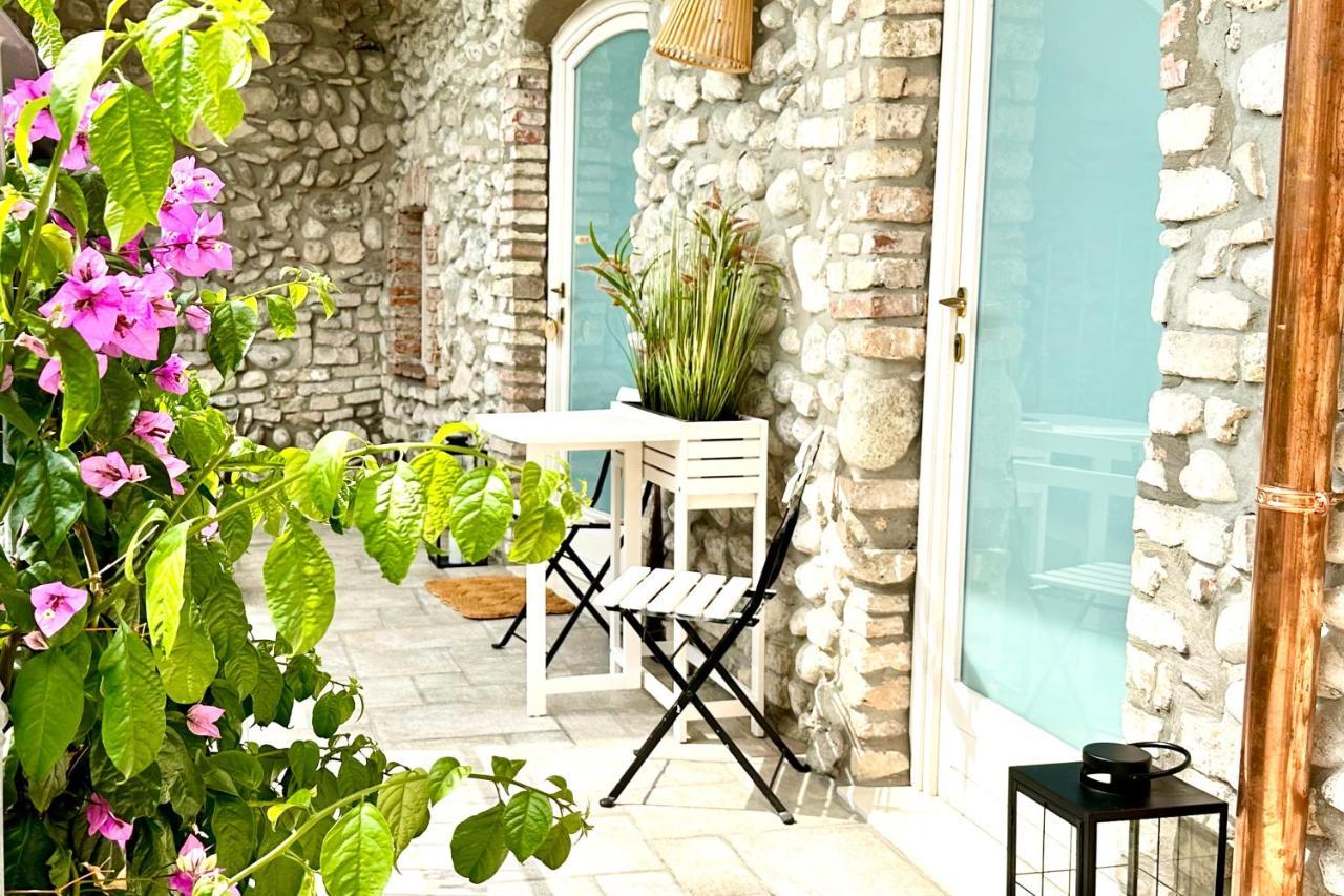 Borgo Dei Sogni Apartment San Felice del Benaco Bagian luar foto